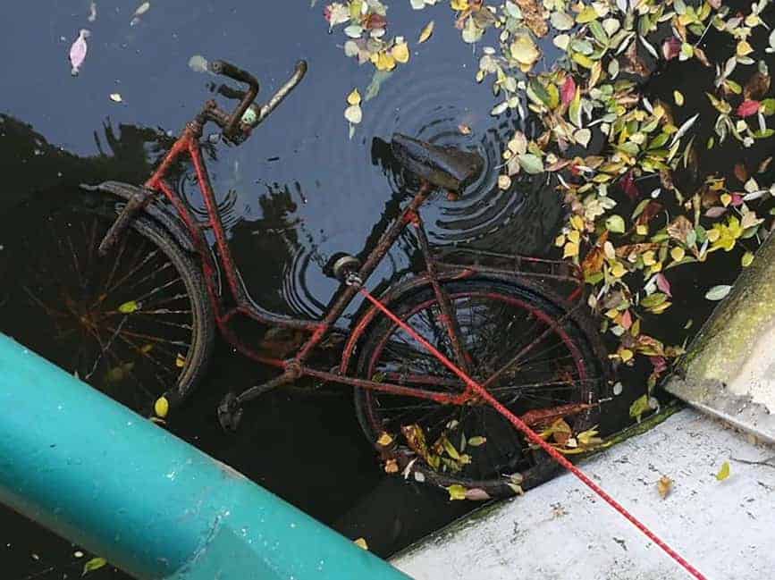 Český úlovok bicykla v nádrži