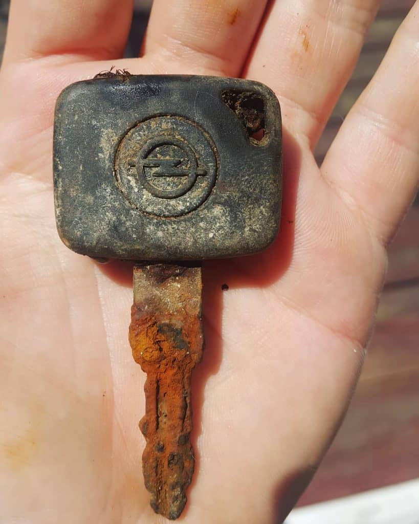 Klíče od auta ulovené magnetem