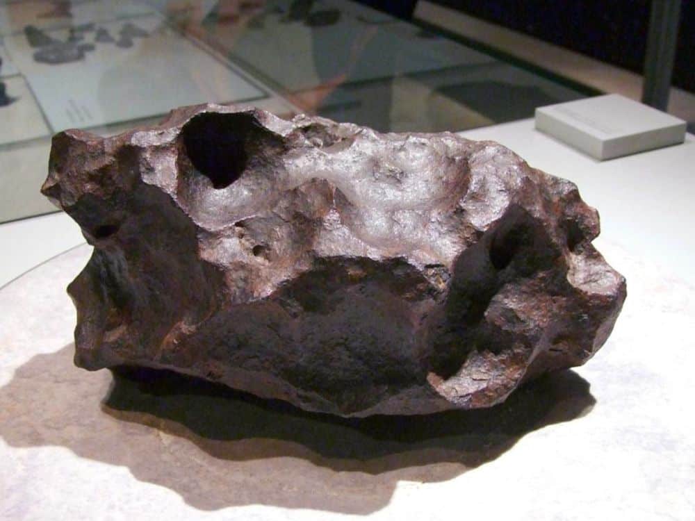 Jak poznat meteorit? Podívejte se na jeho poznávací znaky
