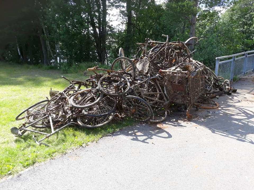 Šílené množství kol na hromadě objevené v norských vodách