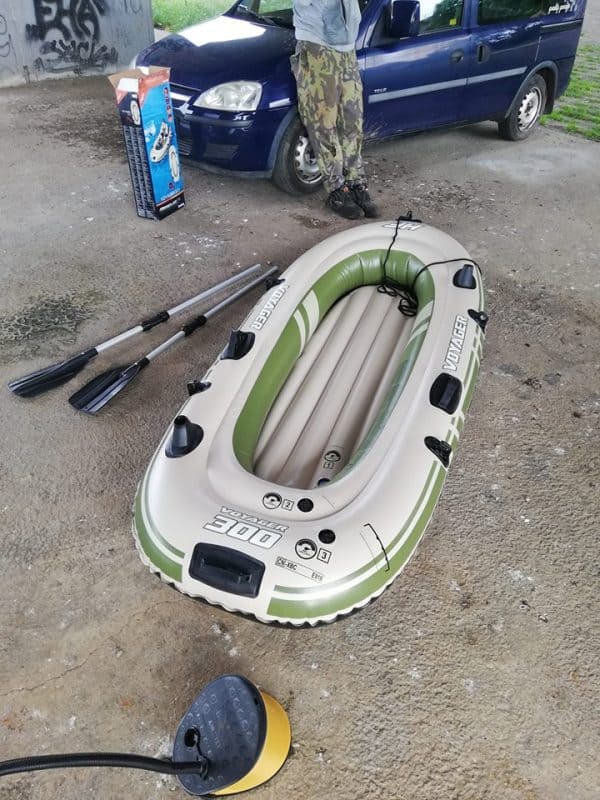 Člun pro magnet fishing