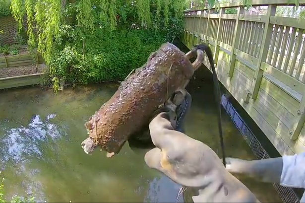 Granát nalepený na fishing magnetu