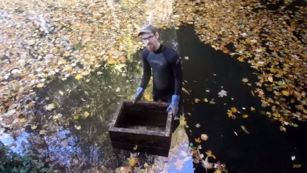 Trezor bez dvířek nalezený v městském kanálu