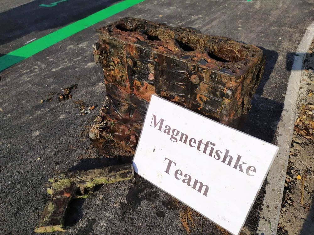 Nález motoru a pistole