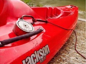 Magnet fishing z ČLUNU: vzrušující, mokré a ještě riskantnější